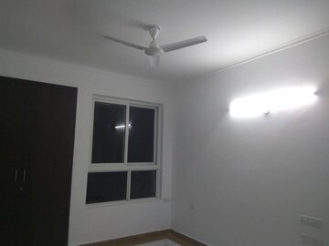 Room in 2 BHK Apartment at Supertech Czar Suites, Omicron I Greater Noida – for Rent