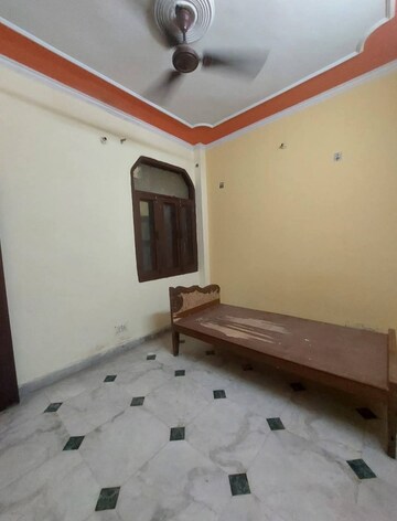 Room in 2.5 BHK Apartment at Mayur Vihar Phase 1 – for Rent