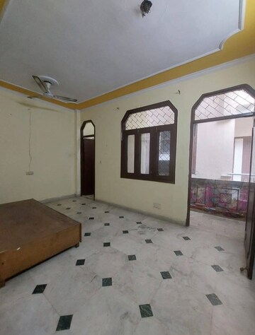 Master Bedroom in 2.5 BHK Apartment at Mayur Vihar Phase 1 – for Rent