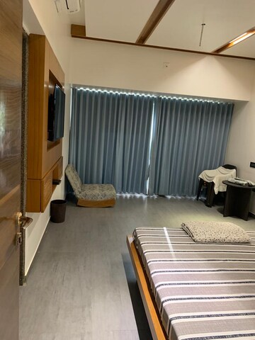 Room in 4 BHK Villa at Ahmedabad Cantonment – for Rent