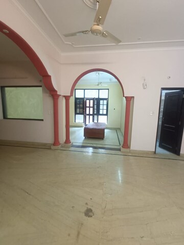 Furnished Amenities in 3 BHK Villa at RWA Apartments Sector 50, Sector 50 – for Rent