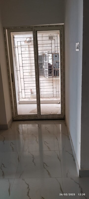 Room in 2 BHK Apartment at Joka – for Sale