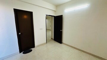 Room in 2 BHK Apartment at Signature Global The Roselia, Sector 95a – for Sale