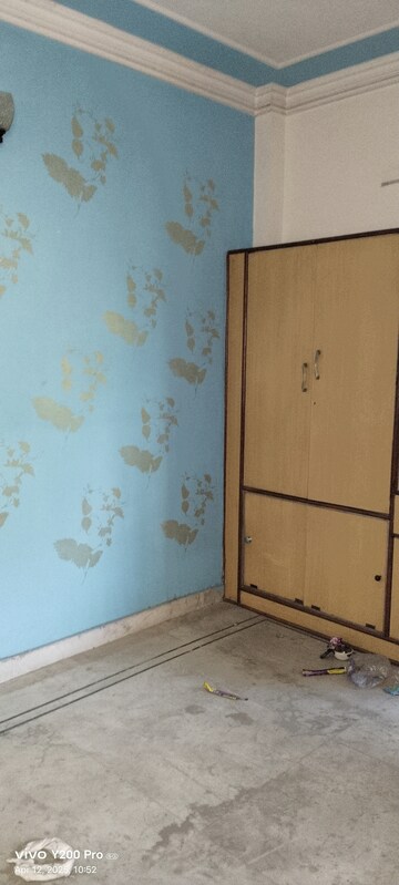 Master Bedroom in 2.5 BHK Builder Floor at Rohini Sector 11 – for Rent