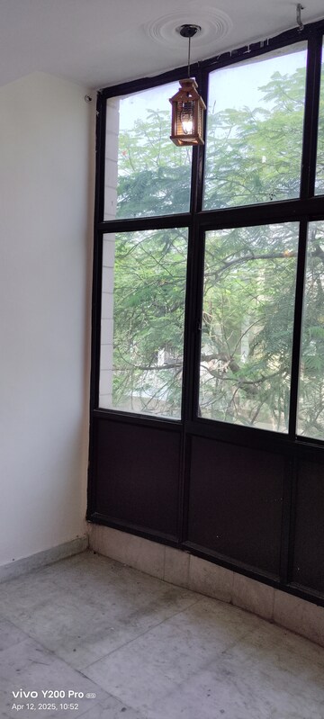 Master Bedroom in 2.5 BHK Builder Floor at Rohini Sector 11 – for Rent