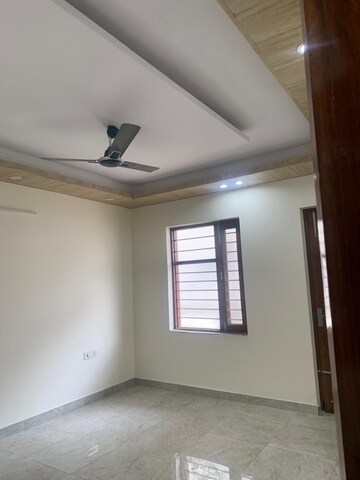 Master Bedroom in 3 BHK Builder Floor at BPTP Eden Estate, Sector 81 – for Rent
