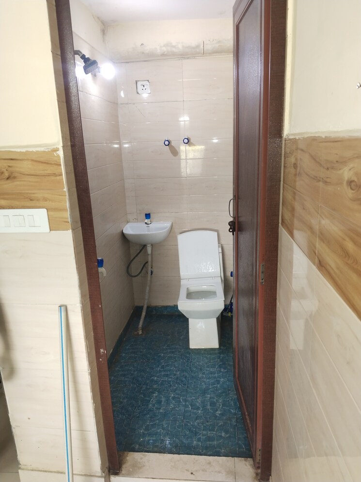 Bathroom, new ashok nagar 1 Bedroom 350 Sq.Ft. Builder Floor In New Ashok Nagar Delhi 8474045