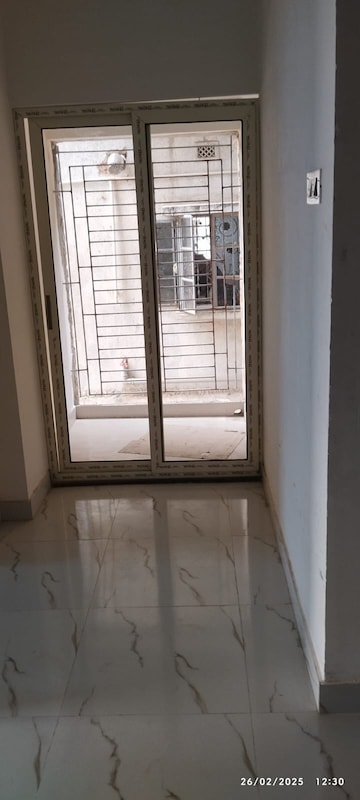 Room in 2 BHK Apartment at Joka – for Sale