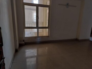 Room in 2.5 BHK Apartment at Supertech Ecociti, Sector 137 – for Sale