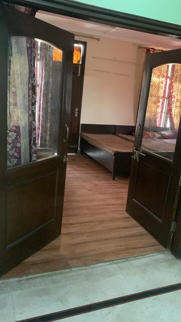 Master Bedroom in 4 BHK Builder Floor at Sector 38 – for Rent