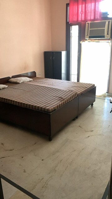 Bedroom in 4 BHK Builder Floor at Sector 38 – for Rent