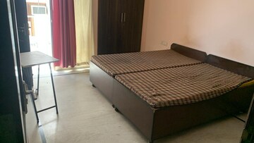 Bedroom in 4 BHK Builder Floor at Sector 38 – for Rent