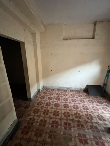 Bedroom in  Shop at Prabhadevi – for Rent