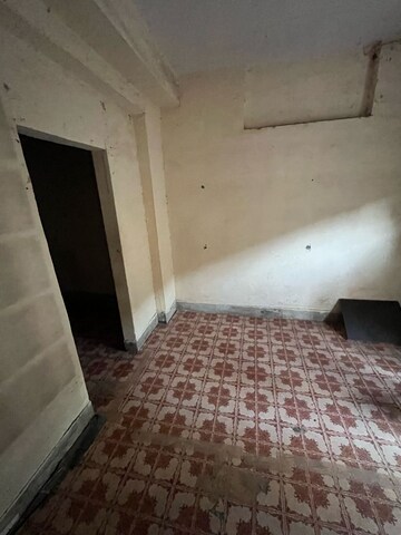 Furnished Amenities in  Shop at Prabhadevi – for Rent