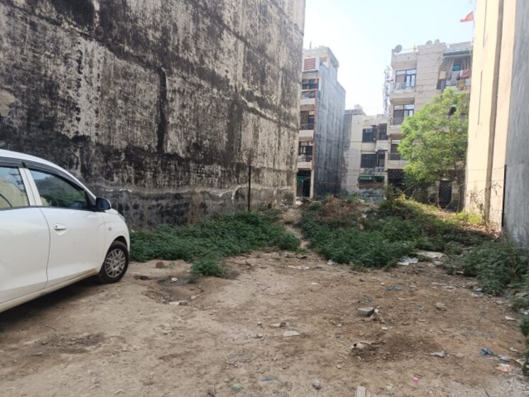 Garden, sector 70  157 Sq.Mt. Plot In Sector 70 Noida 8474160