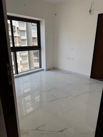 2 BHK Apartment For Rent in Level The Residences, Andheri West