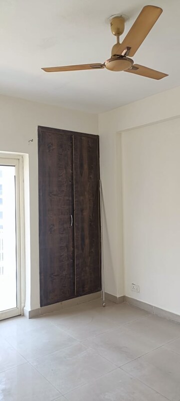 Bedroom in 2 BHK Apartment at Amrapali Golf Homes, Sector 4, Greater Noida – for Rent