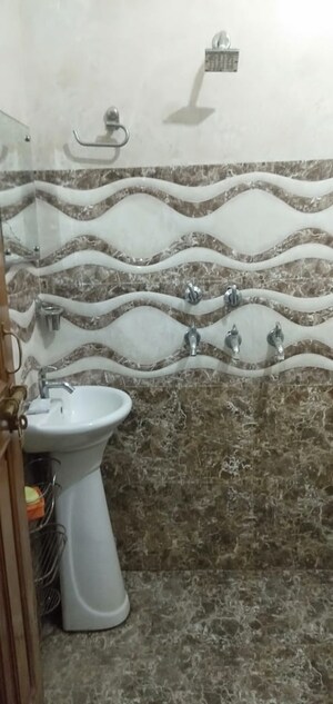 Bathroom in 5 BHK Independent House at Jankipuram Extension – for Sale