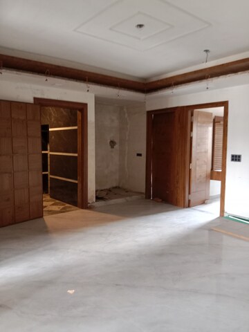 Master Bedroom in 3 BHK Builder Floor at Sector 42 – for Sale