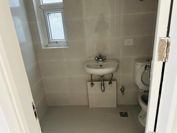Bathroom, bptp-parkland-pride 4 Bedroom 278 Sq.Yd. Apartment In Sector 77 Faridabad 8474344