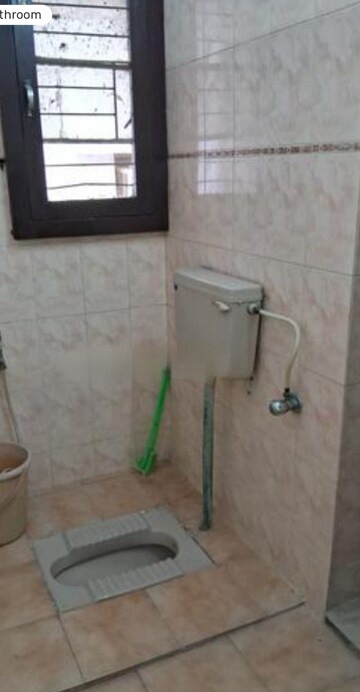 Bathroom in 2 BHK Apartment at Hazratganj – for Rent