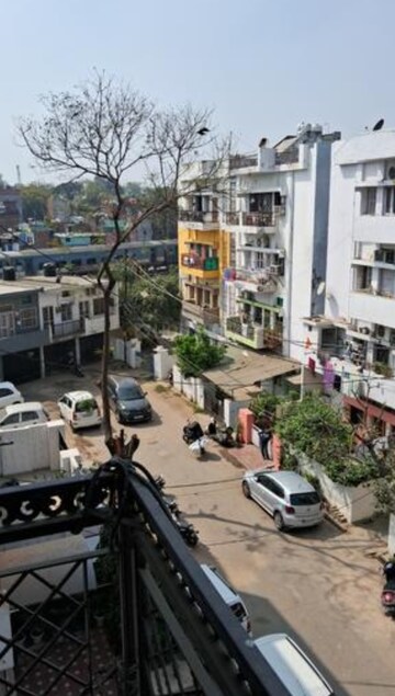 Living Room in 2 BHK Apartment at Hazratganj – for Rent