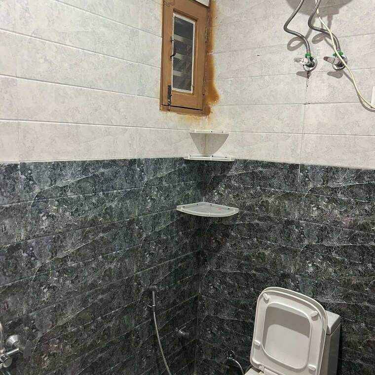 Bathroom, sector 23 3 Bedroom 1800 Sq.Ft. Builder Floor In Sector 23 Gurgaon 8474390