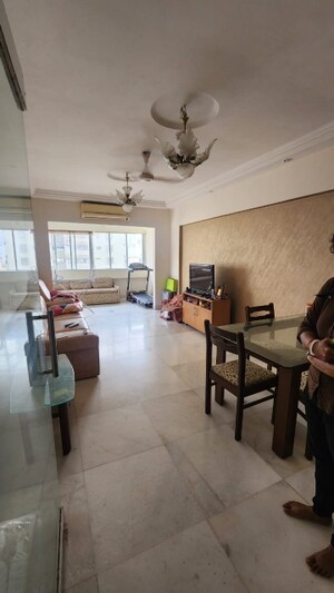 Living Room in 2 BHK Apartment at Sunshine Apartment Cumbala, Cumbala Hill – for Sale
