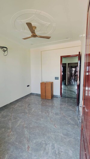 Master Bedroom in 3 BHK Builder Floor at Ansal Sushant Floors, Sushant Lok ii – for Sale