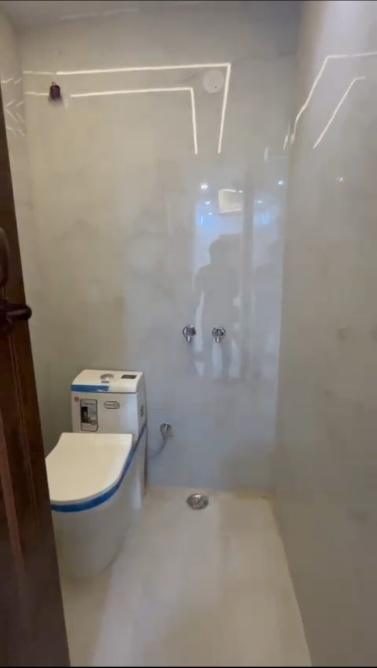 Bathroom, khirki extension 2 Bedroom 60 Sq.Yd. Builder Floor In Khirki Extension Delhi 8474462