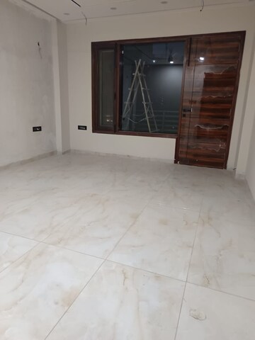 Room in 3 BHK Builder Floor at Ansal Sushant Lok I, Sector 43 – for Rent