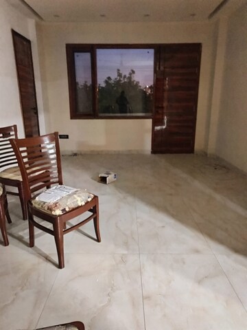 Room in 3 BHK Builder Floor at Ansal Sushant Lok I, Sector 43 – for Rent