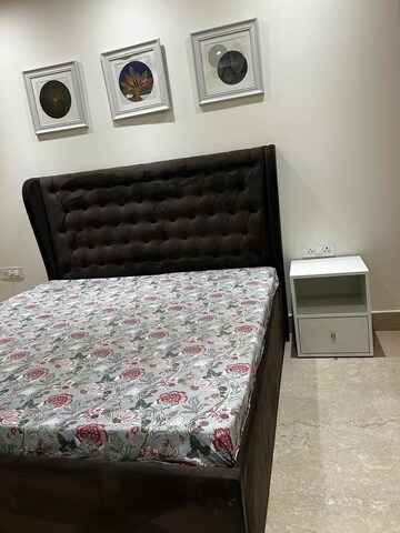 Bedroom in 3 BHK Builder Floor at Sector 42 – for Rent