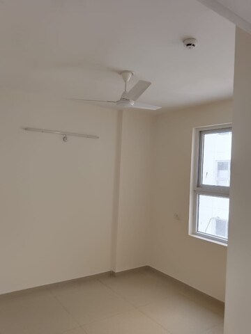 Room in 3 BHK Apartment at Omaxe The Palace, Gomti Nagar – for Rent
