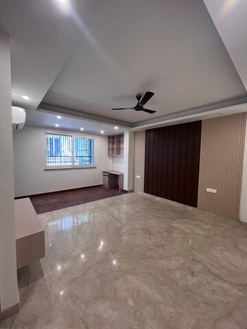Room in 4 BHK Builder Floor at Ansal Sushant Lok I, Sector 43 – for Rent