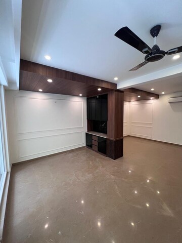 Room in 4 BHK Builder Floor at Ansal Sushant Lok I, Sector 43 – for Rent