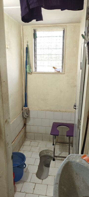Bathroom in 1 BHK Apartment at Dahisar West – for Rent