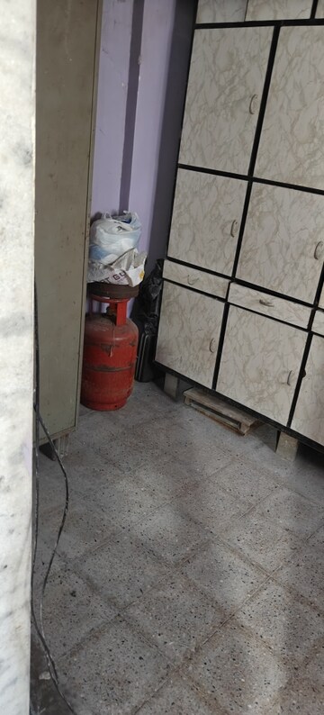 Room in 1 BHK Apartment at Dahisar West – for Rent