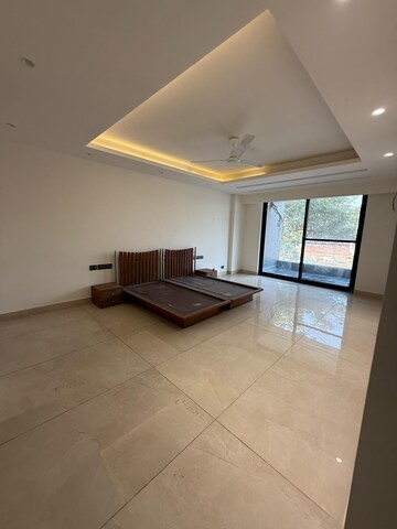 Room in 4 BHK Builder Floor at Sector 55 – for Rent