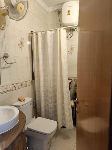 Bathroom in 2 BHK Apartment at Unitech Heritage City, Sector 25 – for Rent