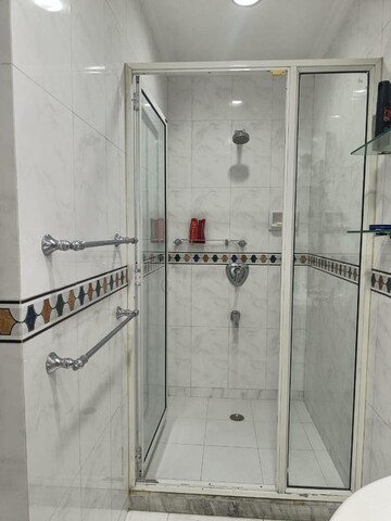 Bathroom in 2 BHK Apartment at Unitech Heritage City, Sector 25 – for Rent