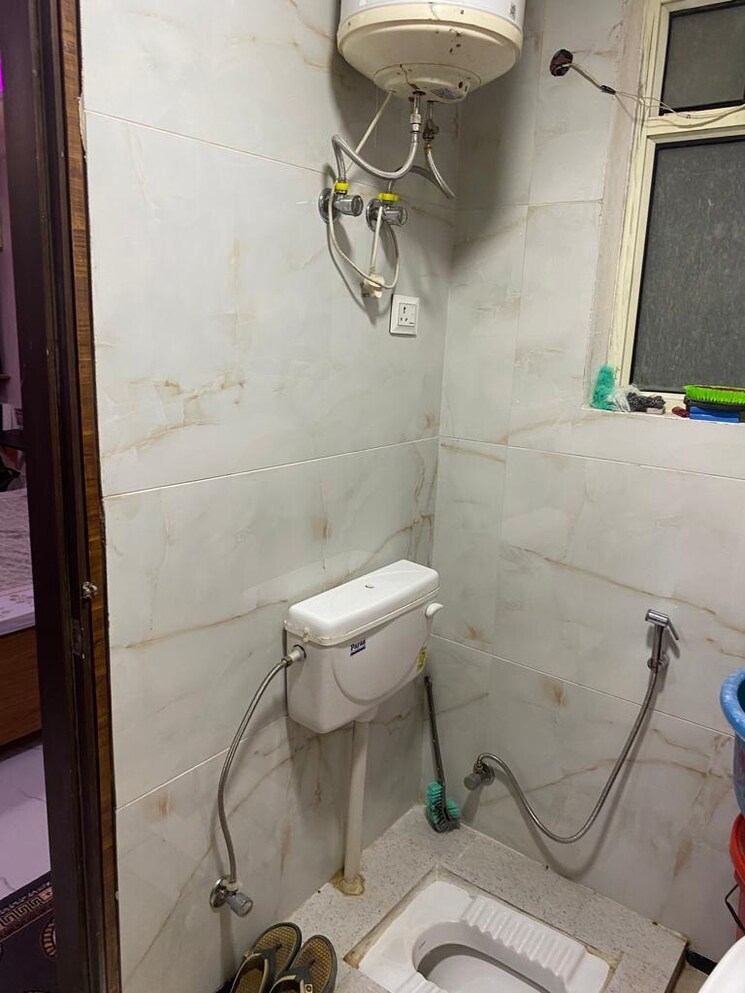 Bathroom, malviya nagar 3 Bedroom 1000 Sq.Ft. Builder Floor In Malviya Nagar Delhi 8474692