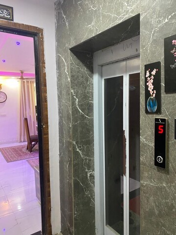 Furnished Amenities in 3 BHK Builder Floor at Malviya Nagar – for Sale