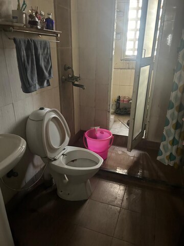 Bathroom in 3.5 BHK Apartment at Mahagun Maestro, Sector 50 – for Rent