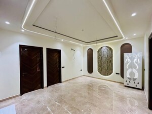 Furnished Amenities in 4 BHK Apartment at Parker White Lily, Sector 8 – for Sale