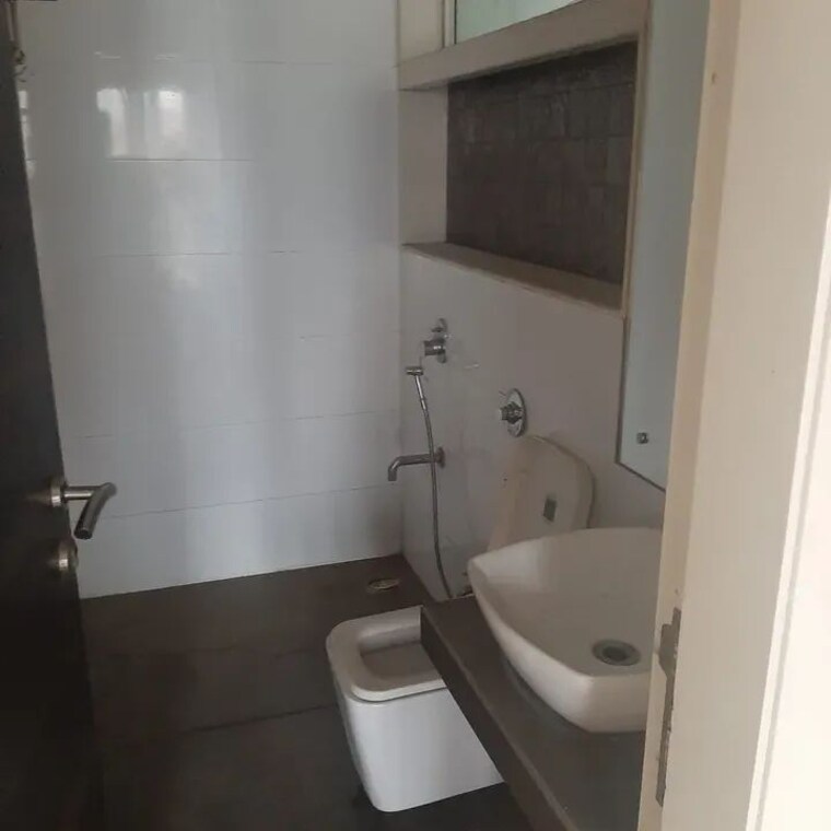 Bathroom, om-chs-santacruz 2 Bedroom 700 Sq.Ft. Apartment In Santacruz East Mumbai 8474781