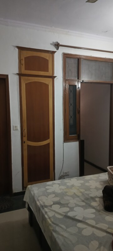 Bedroom in 2 BHK Apartment at Patparganj – for Rent