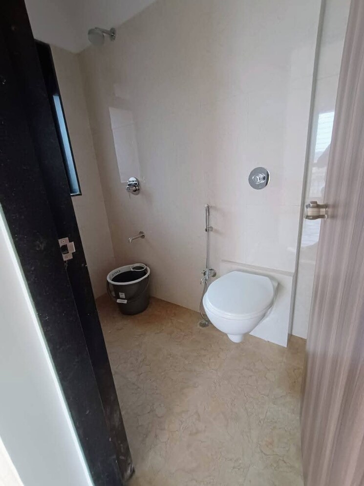 Bathroom, smruti-chs-vile-parle-east 3 Bedroom 980 Sq.Ft. Apartment In Vile Parle East Mumbai 8474836