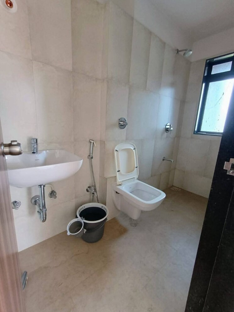 Bathroom, smruti-chs-vile-parle-east 3 Bedroom 980 Sq.Ft. Apartment In Vile Parle East Mumbai 8474836
