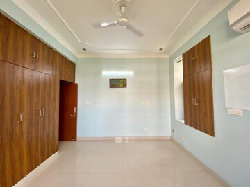 Room in 3 BHK Apartment at Sector 20 – for Rent